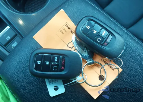 2024 Honda Civic Touring z USA, uszkodzony, nr VIN 2HGFE1F92RH336637